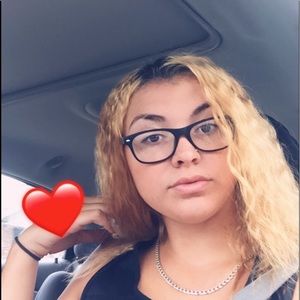 Meet your Posher, Abigail